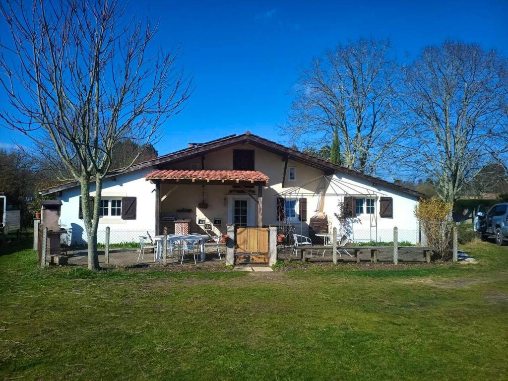 Maison de 4 chambres avec piscine privee terrasse et wifi a Pouydesseaux photo 1