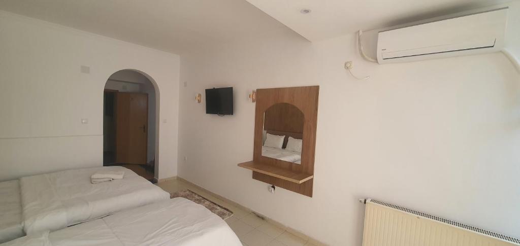 E & P HOTEL photo 1
