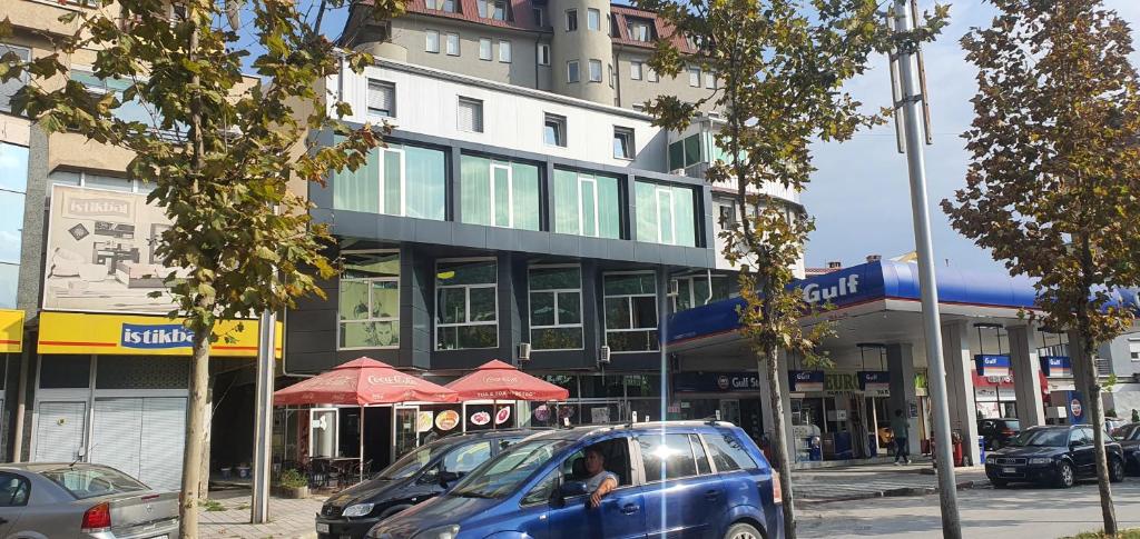 E & P HOTEL