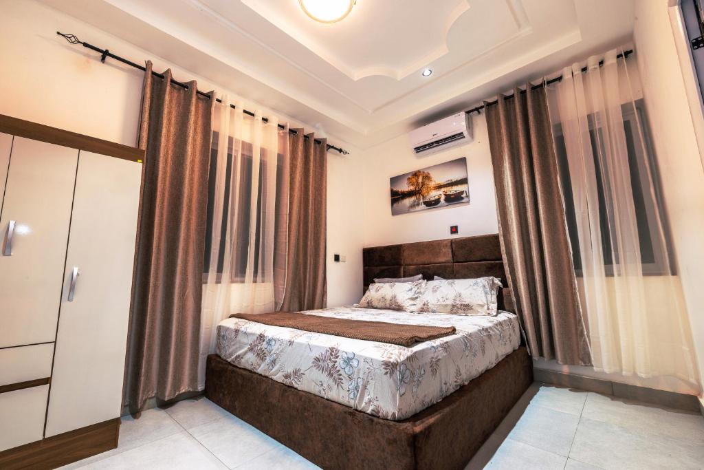 Luxury 2-Bedroom Apt at Achimota photo 3