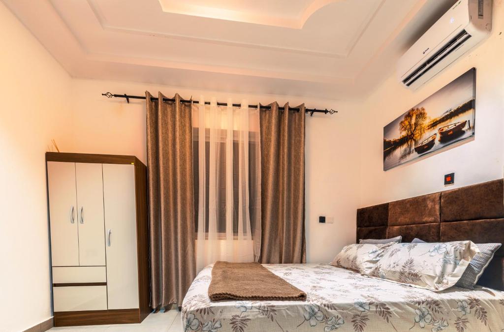 Luxury 2-Bedroom Apt at Achimota photo 4