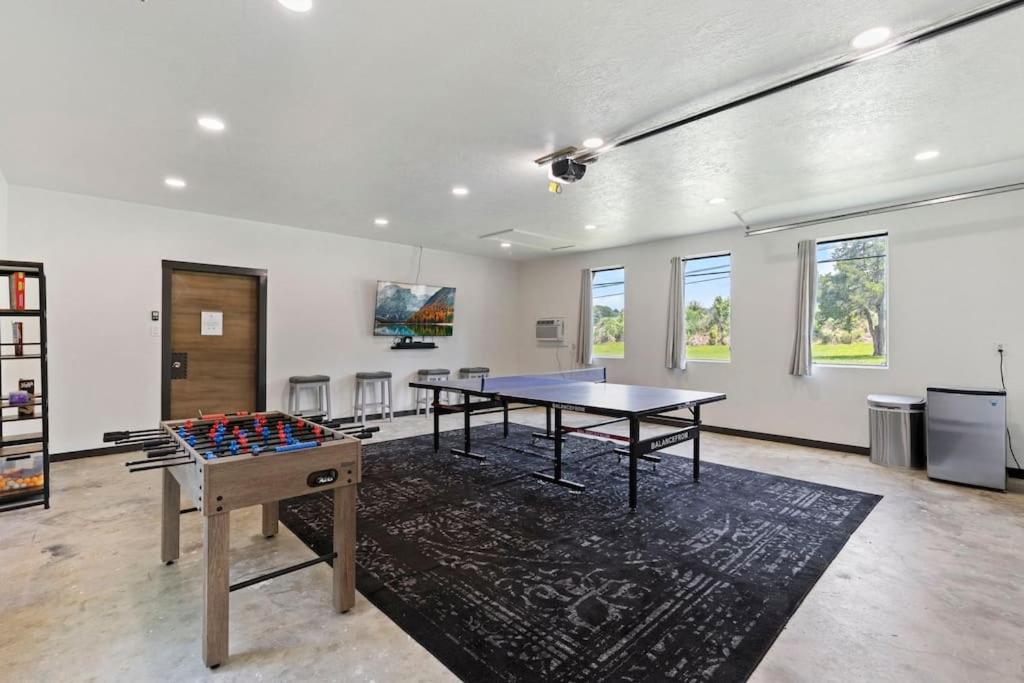 Lux 'Treehouse' on Private Lake: Gameroom, Kayacks photo 4
