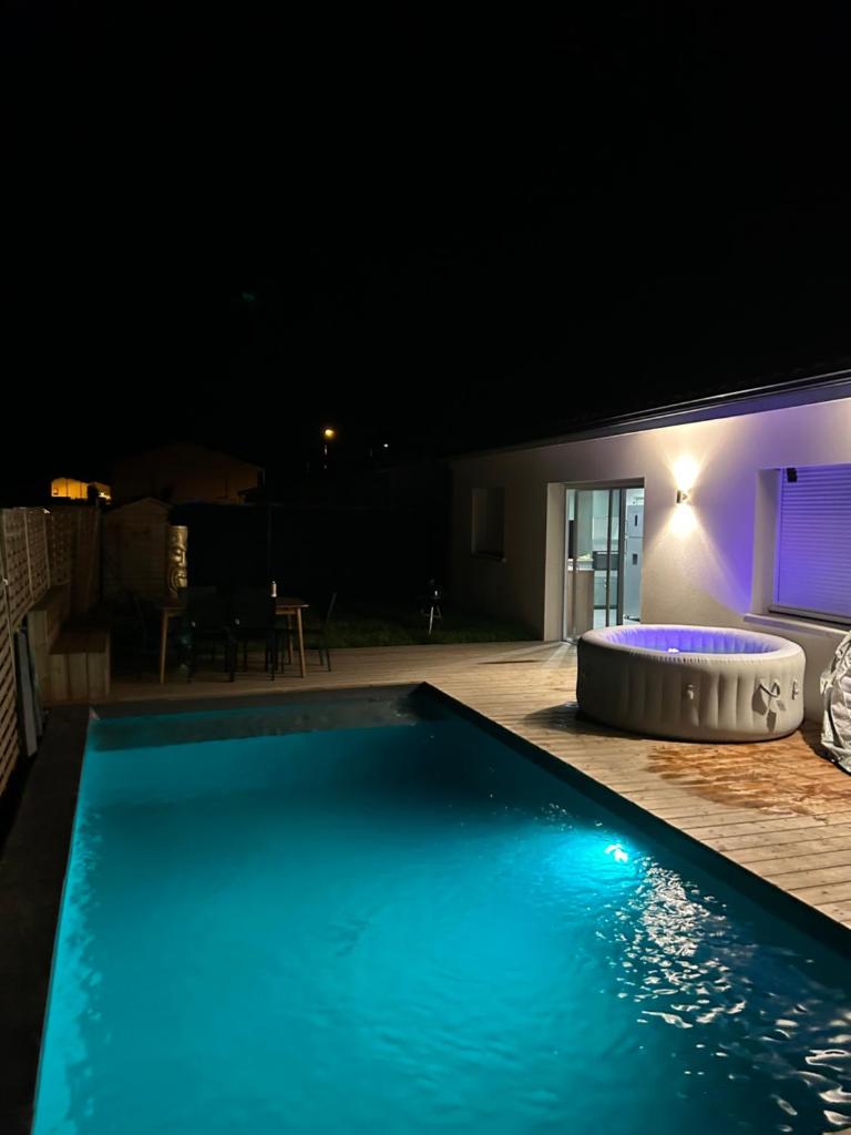 Aux portes de bordeaux Maison cocooning avec Piscine spa chauffé