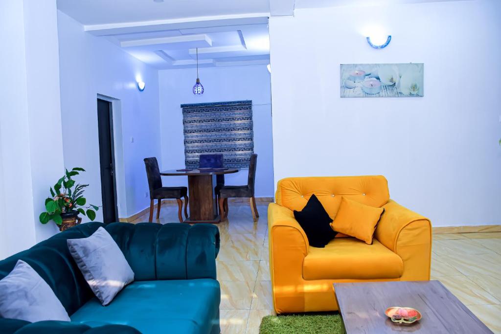 Monty Suites photo 3