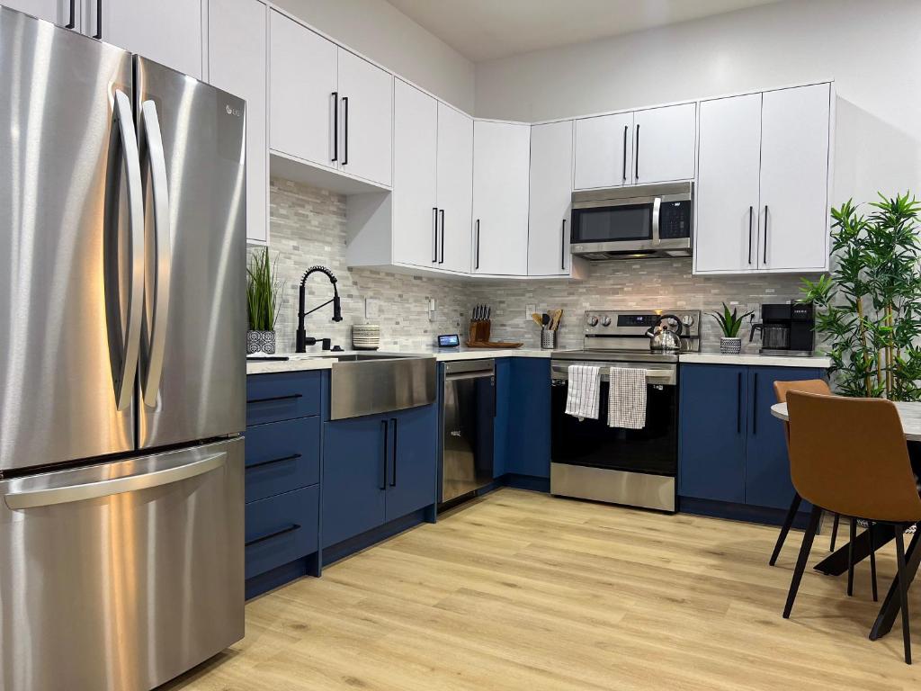 Modern 3BR Oasis Free Parking photo 3