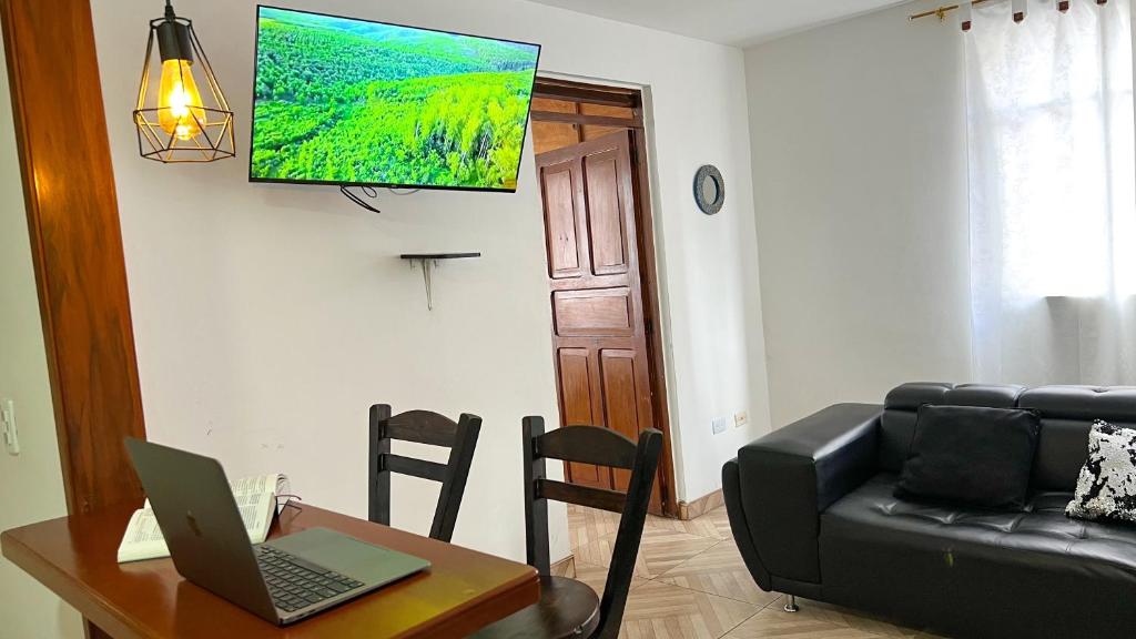 Acogedor apartamento esquinero, a una cuadra del parque principal photo 3