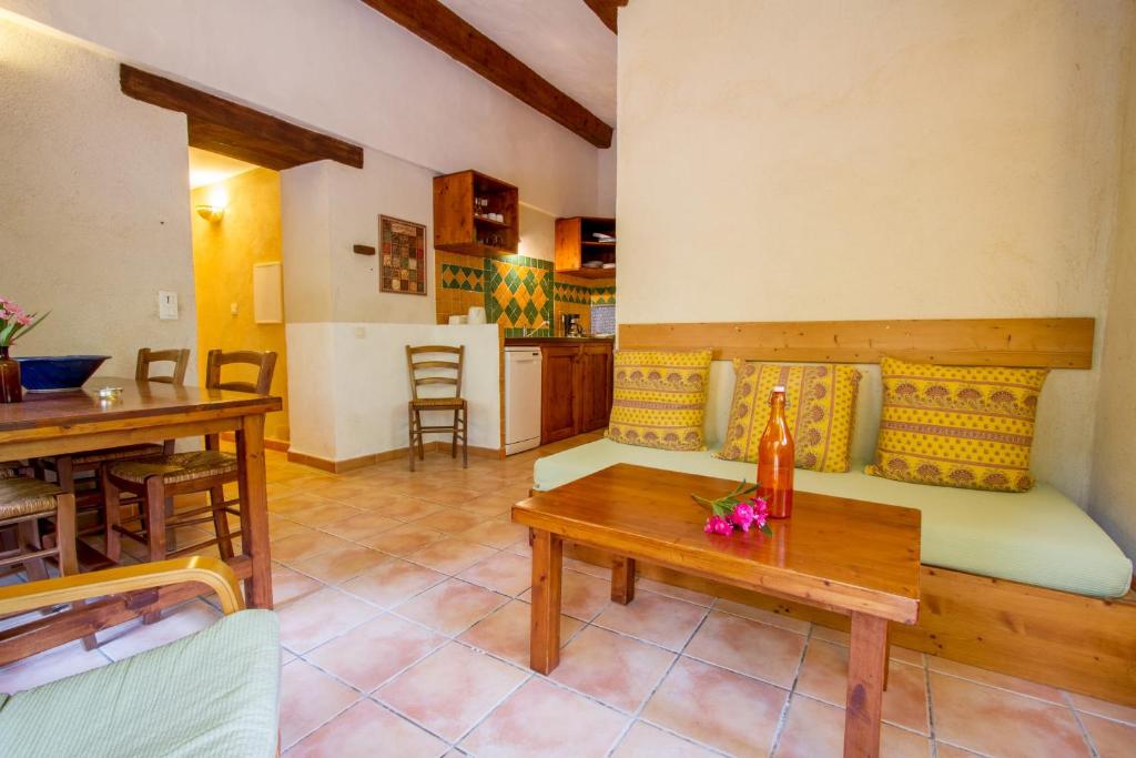 Le Jas charming Mas in Provence with shared pool nature calm space photo 3