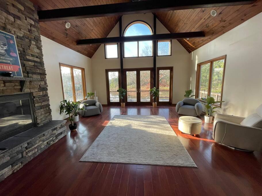 For a private, stunning vacation home or retreat image