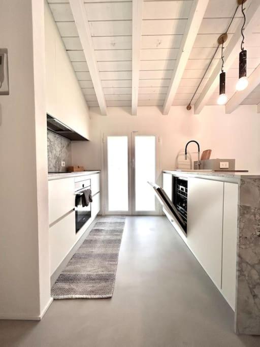 Appartamento di design con posto auto. photo 2