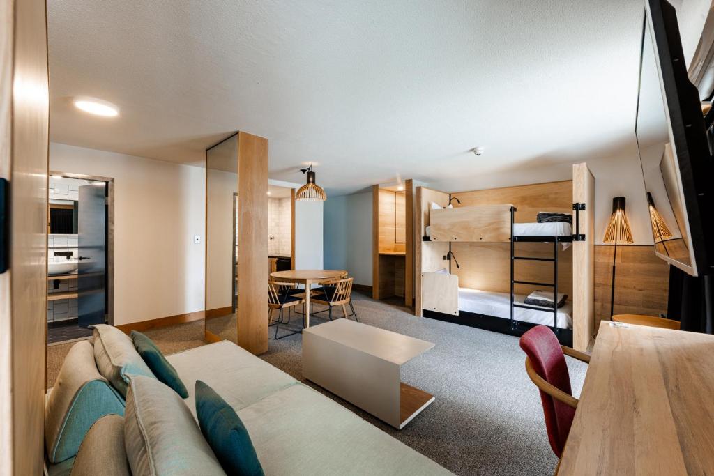 BUNK Surfers Paradise - International Backpacker Hostel - Tap to explore photos
