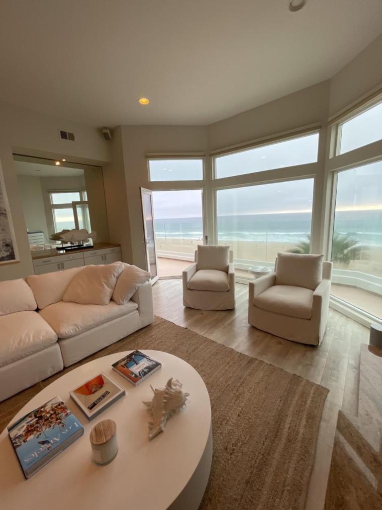 Ocean Front Top Floor Spacious 4 Bedroom Beach Home photo 3