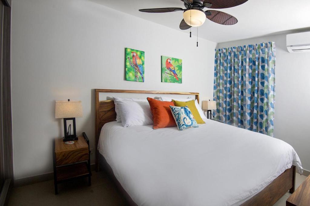 Amazing home with private pool & high-speed Wi-Fi! photo 4