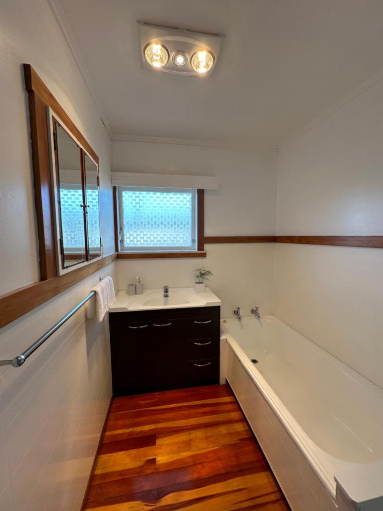 Gracious 3 Bdrm House in Chartwell - Tap to explore photos