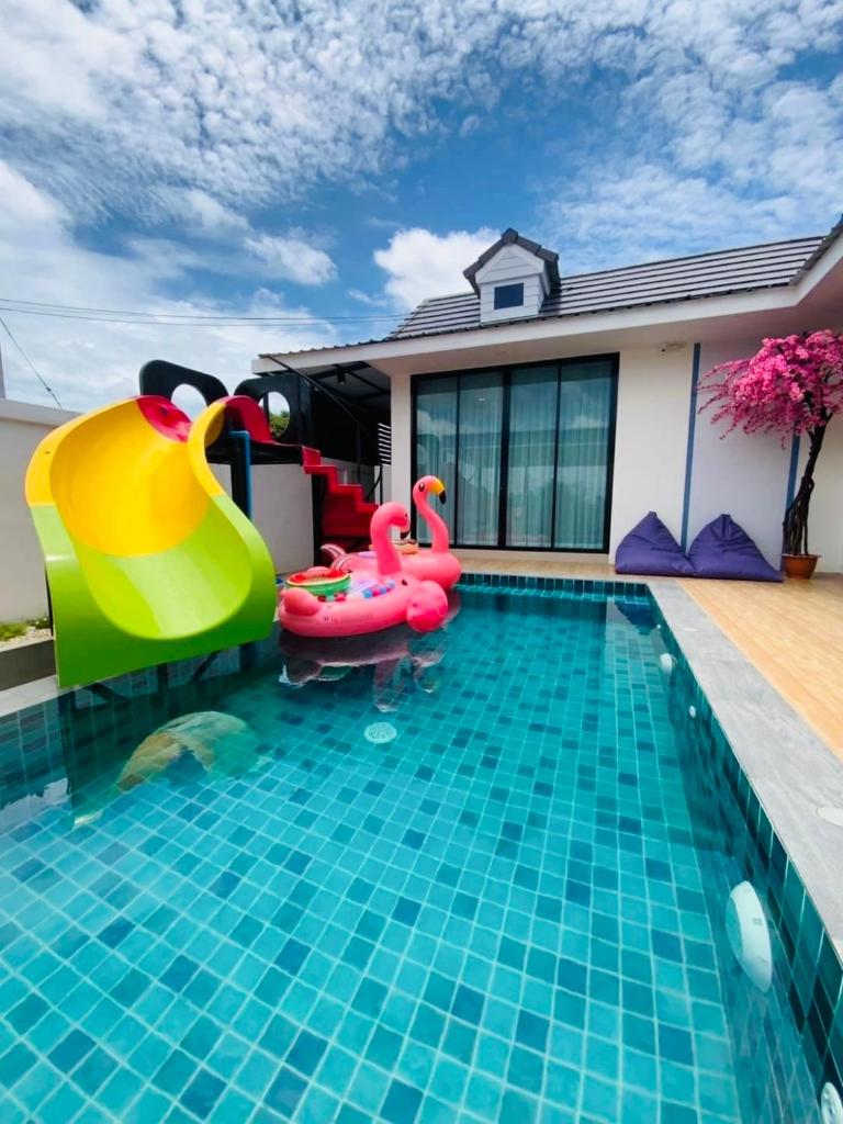 Patteera Pool Villa Sattahip photo 1