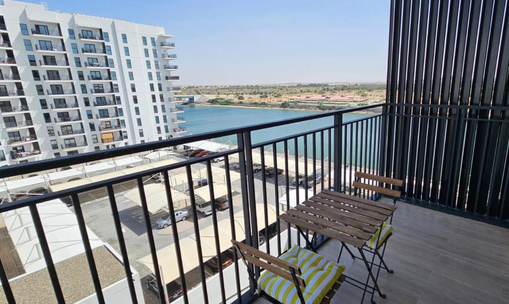 B1 Studio in Yas with canal view photo 1