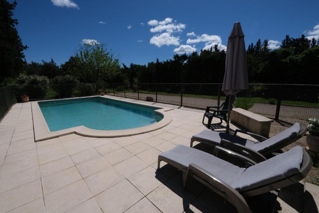 mas attached to another building with private pool 4 people in carpentras, at the foot of the ventoux in provence. photo 1