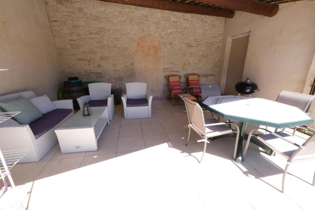 mas attached to another building with private pool 4 people in carpentras, at the foot of the ventoux in provence. photo 3