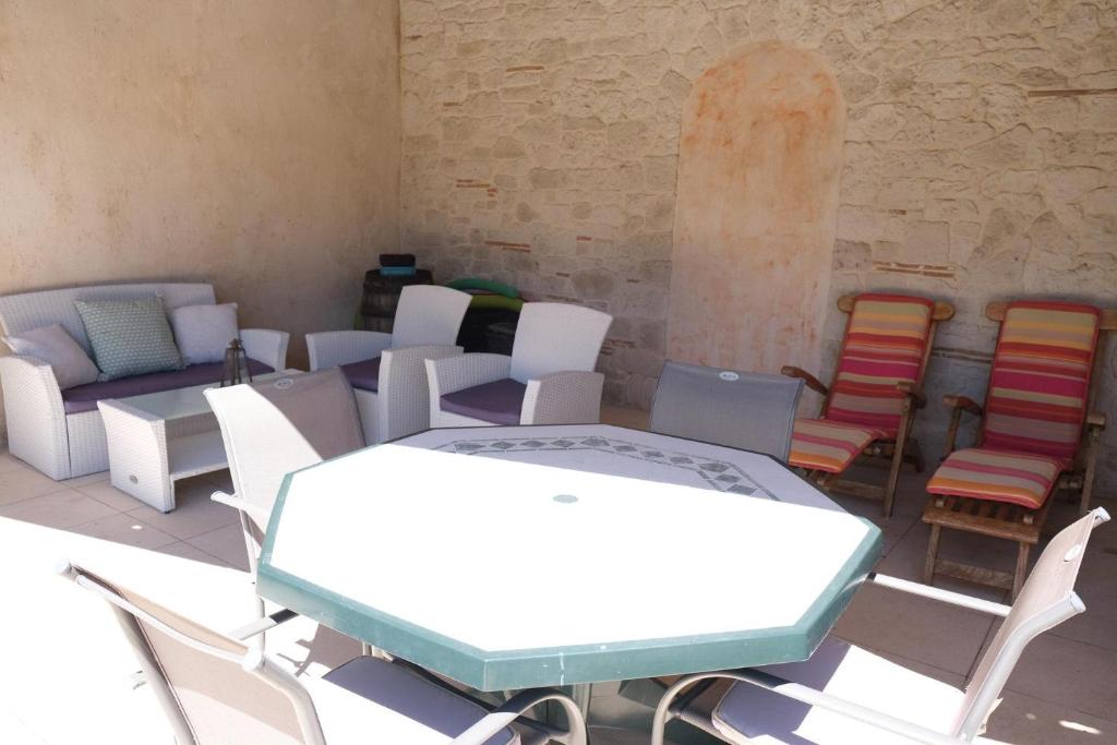 mas attached to another building with private pool 4 people in carpentras, at the foot of the ventoux in provence. photo 4