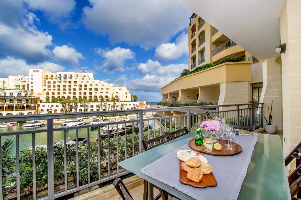 St. Julians Portomaso Marina Antique Apartment photo 4