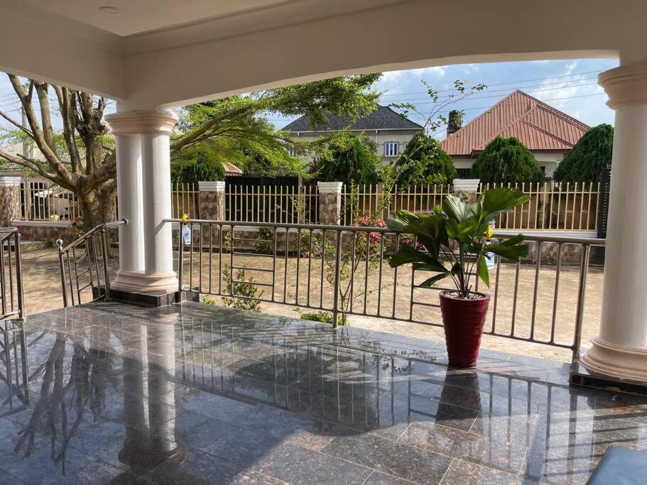 3-bedroom bungalow. Free parking on the premises. photo 1