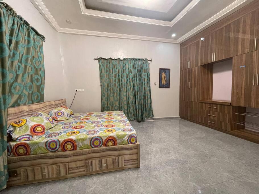 3-bedroom bungalow. Free parking on the premises. photo 2