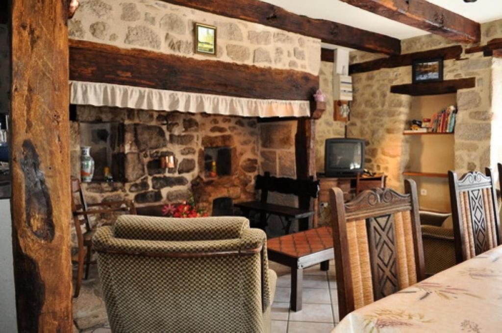 Gîte de France à Marcillac la Croisille 3 épis - Gîte de France 8 person 424 photo 4