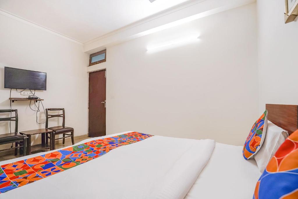 FabHotel Sai Residency photo 4