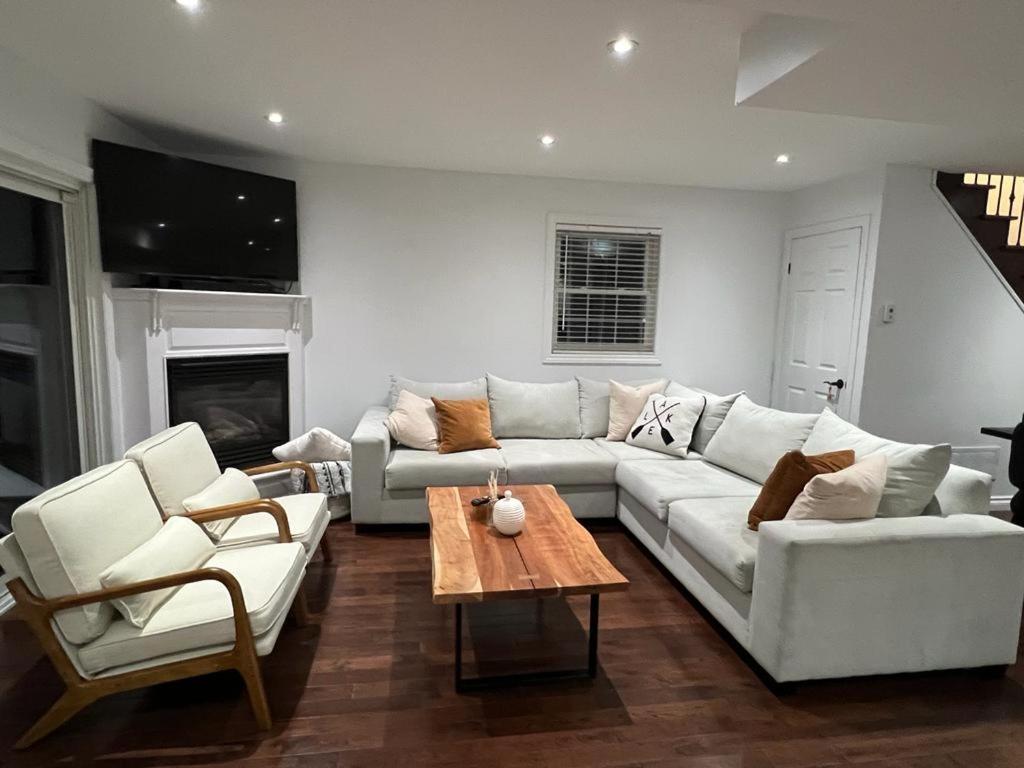 Modern lakehouse southside lake simcoe photo 1