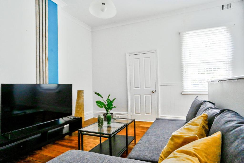 Family Friendly 3 Bedroom House Glebe 2 E-Bikes Included photo 1