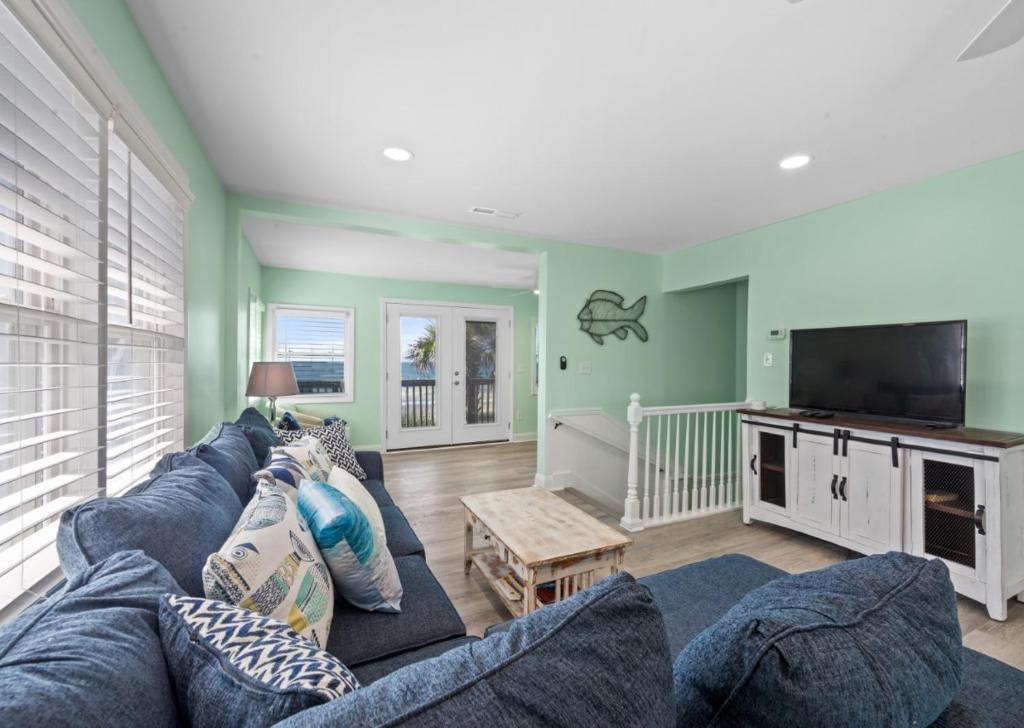 Cherry Grove Oceanfront Home - Mommas Gift in Cherry Grove image