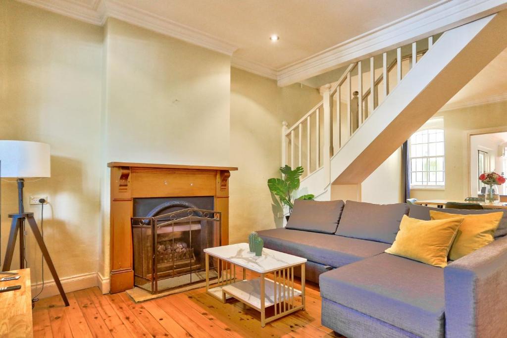 Spacious 3 Bedroom on the edge of Downtown Darghan st 2 E-Bikes Included photo 1