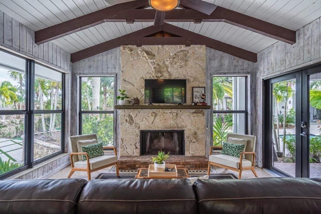 Unique Farmhouse Oasis - Pool Game Room and Pond photo 1