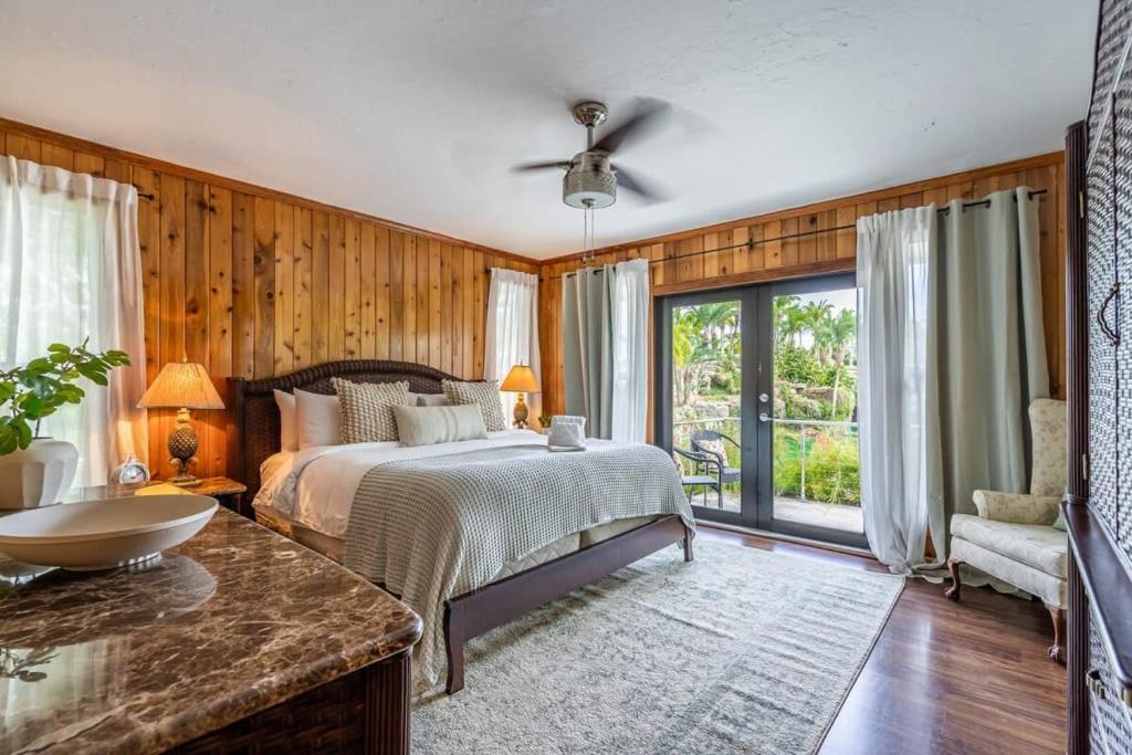 Unique Farmhouse Oasis - Pool Game Room and Pond photo 4