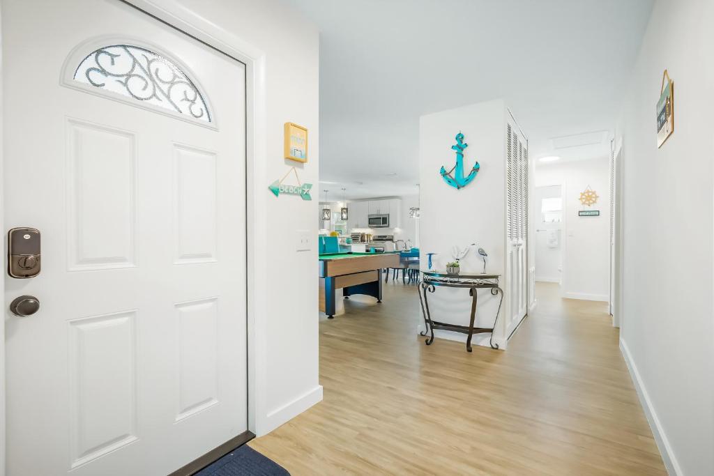 Ixora16 Heated Pool, mins to beach, airport, USSSA, Cruise Port, 1h to Disney photo 1