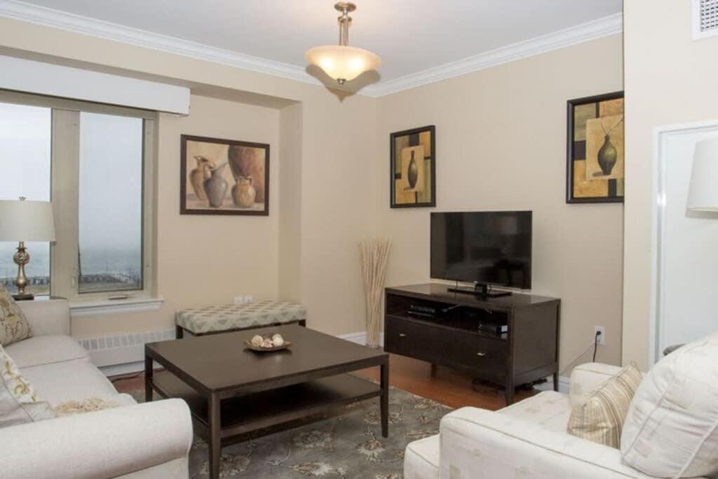Spacious Waterfront Apt #801 with AC