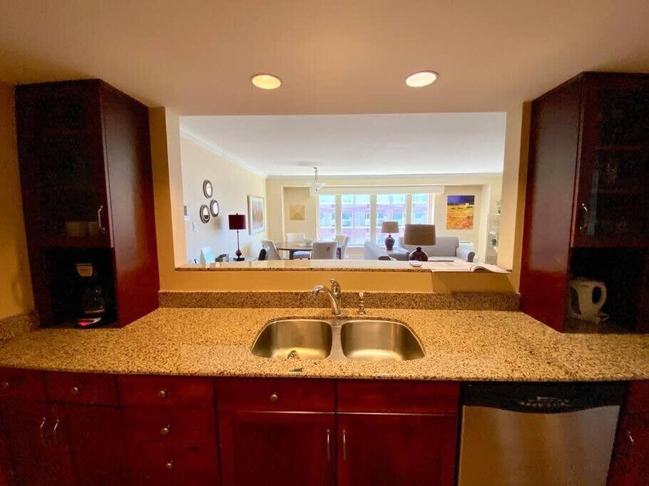 Spacious Waterfront Apt #801 with AC photo 4