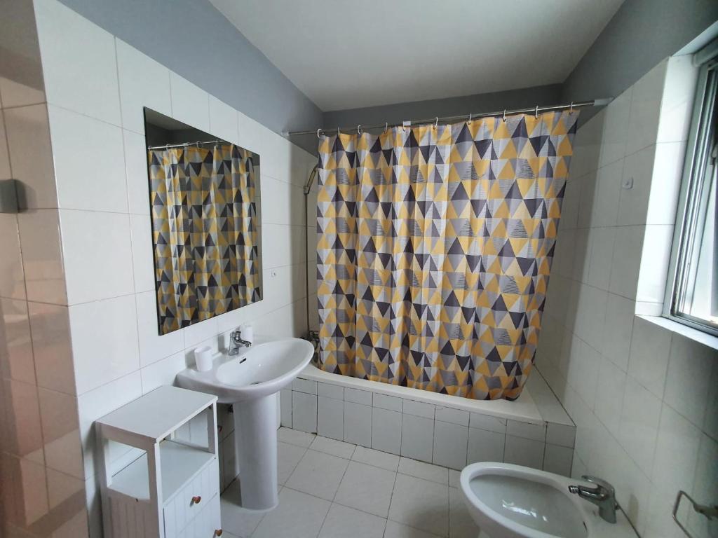 Inviting 5-Bed Apartment in Luanda photo 3