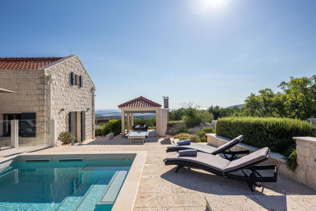Villa True Oasis with Heated Pool photo 2