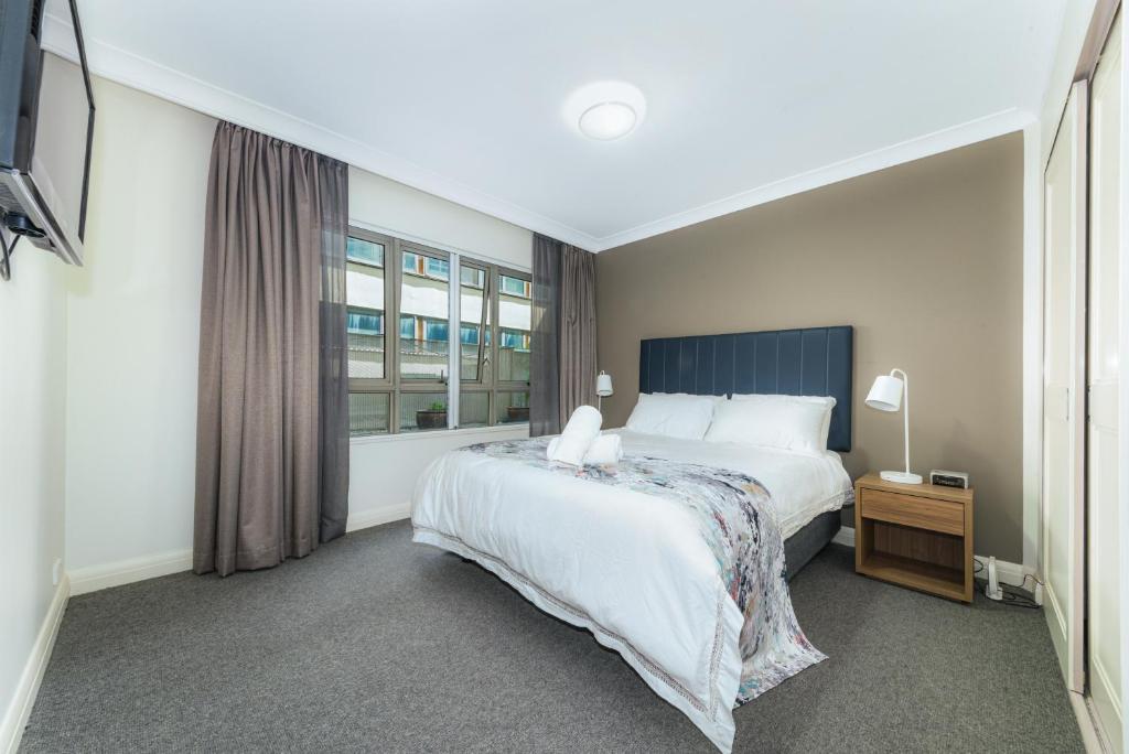 Hotel styling entire one bedroom photo 1