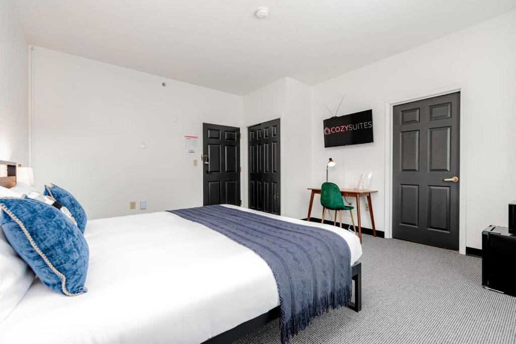CozySuites CWE King Suite with parking! photo 3