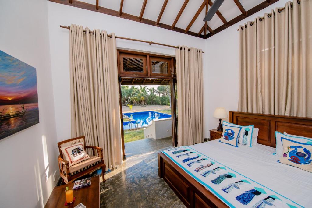 Ardeen Villa - stunning 3 bedroom beachfront for 6 plus 2 extra beds, BB, free airport pick up for stays of 7 or more days, pool, fully serviced photo 4