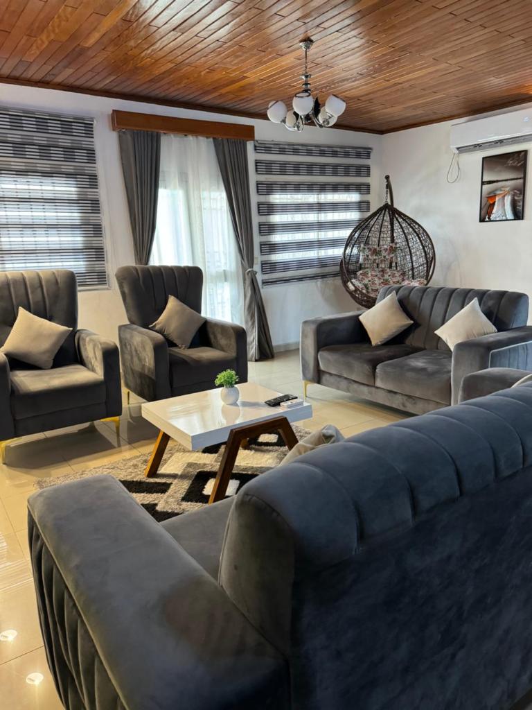 Lyn’s Luxury apartment photo 1