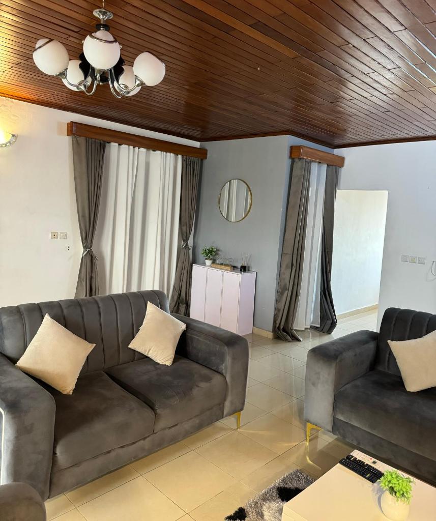 Lyn’s Luxury apartment photo 2
