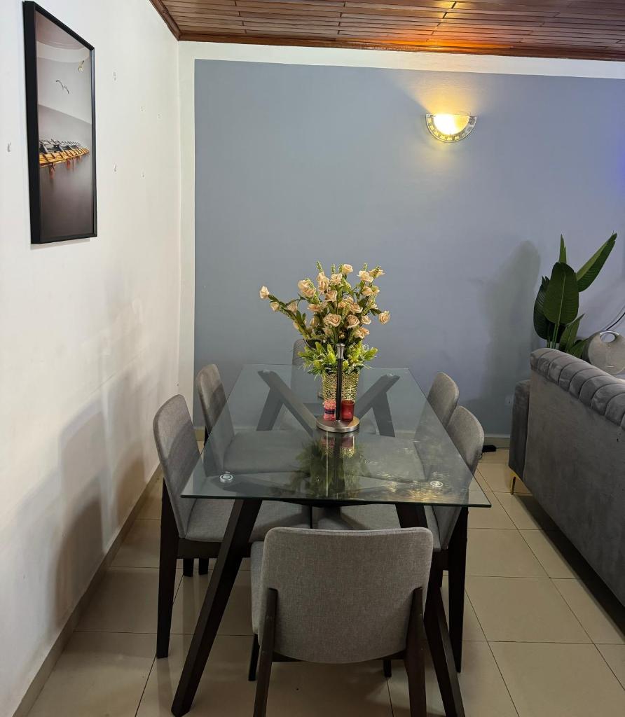 Lyn’s Luxury apartment photo 3