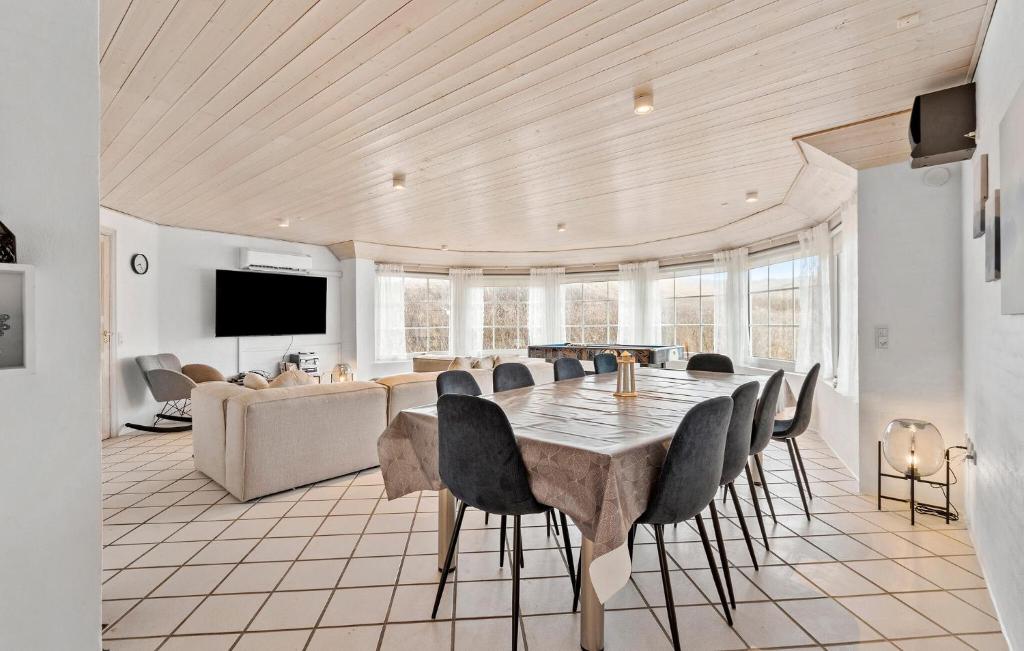 Amazing Home In Ringkbing With Sauna, Wifi And Indoor Swimming Pool photo 4