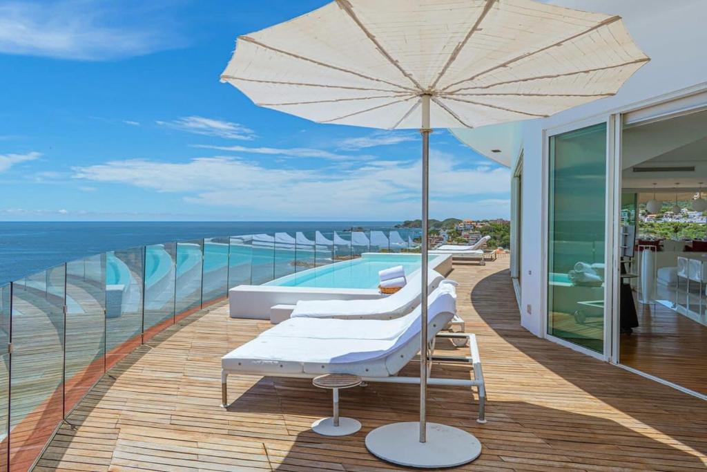 Oceanfront Penthouse, Private Pool, Spa Tub and Gym! photo 2