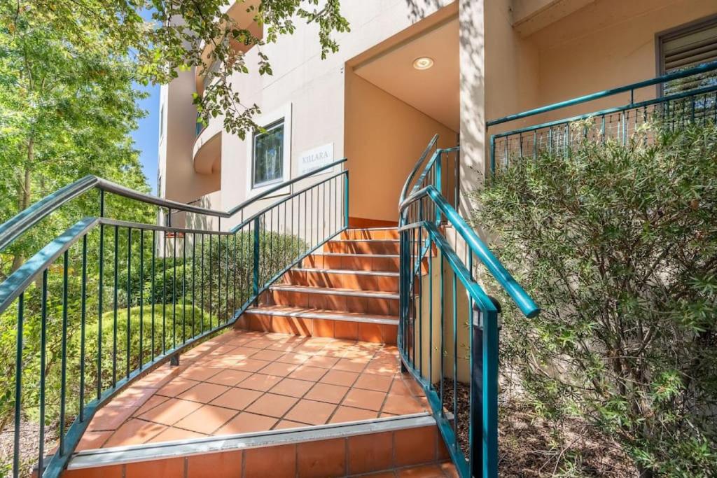 Grif9 Modern and Homely 2BR Burke Crescent Apartment photo 4