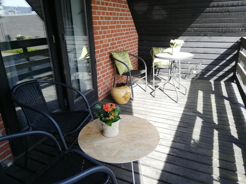 5min walk to LEGO House - two bedrooms on Loft floor with Balcony * with garden photo 3