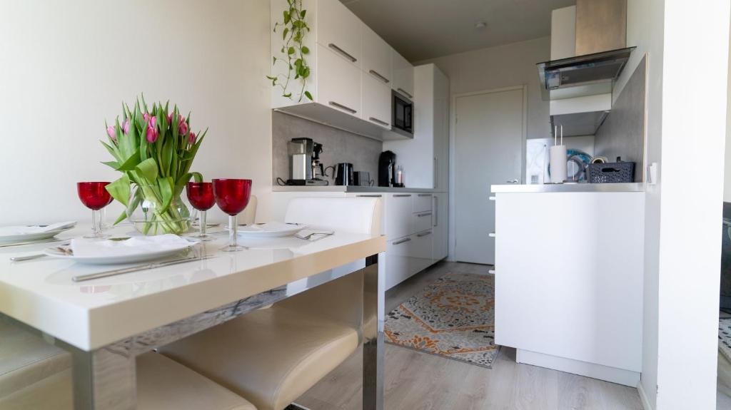 Spacious 68m2 apartment with fabulous forest view photo 3