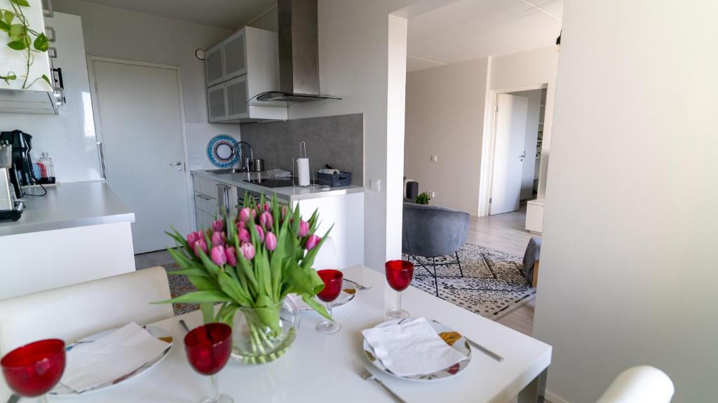 Spacious 68m2 apartment with fabulous forest view photo 2